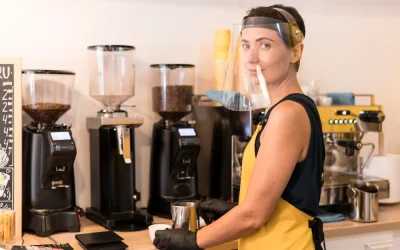 Comment choisir les caract&eacute;ristiques de ma machine &agrave; jus (puissance, capacit&eacute; du r&eacute;servoir, vitesse de rotation, etc.)?