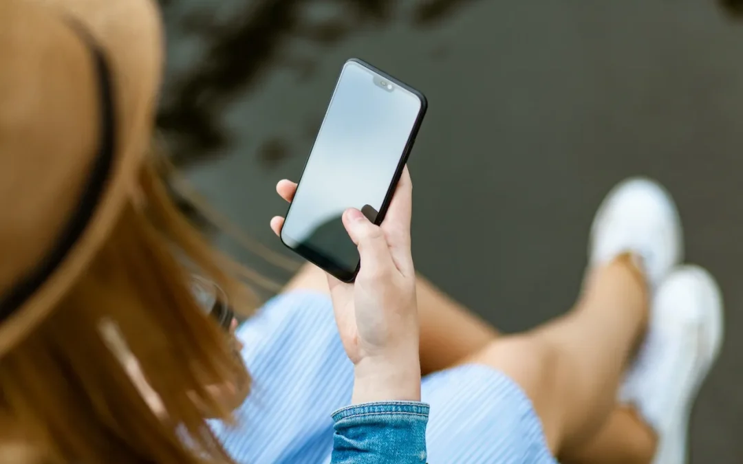 How do I choose the characteristics of my smartphone (screen, camera, memory, etc.)?