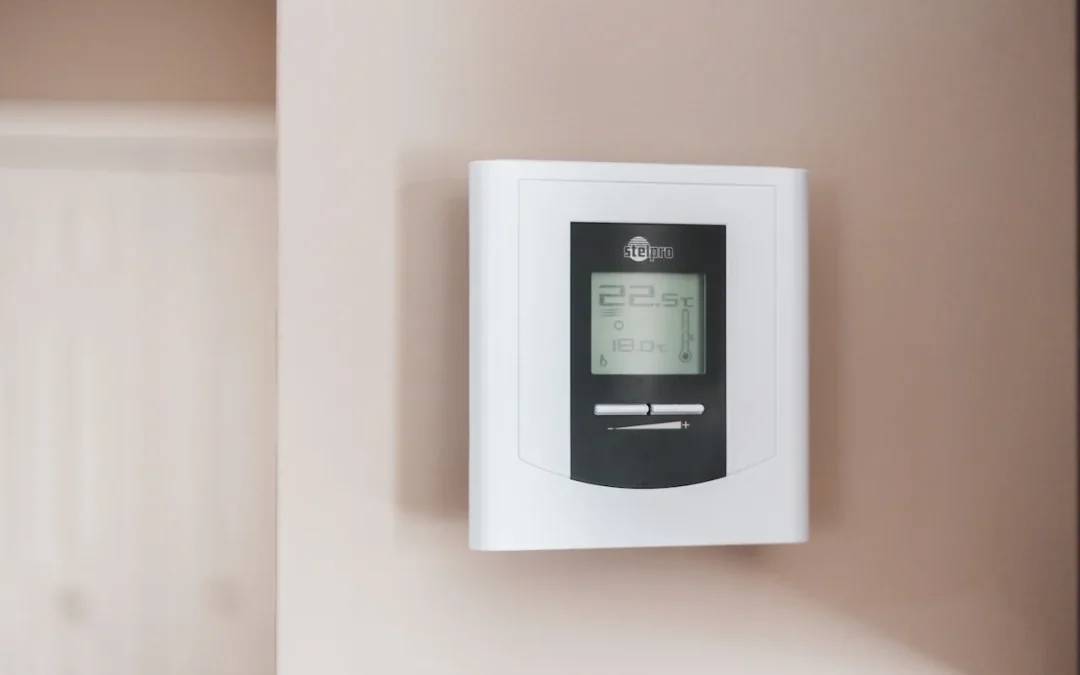 Wie wähle ich die Eigenschaften meines angeschlossenen Thermostats aus (Kompatibilität, Display, Temperatursensor usw.)?
