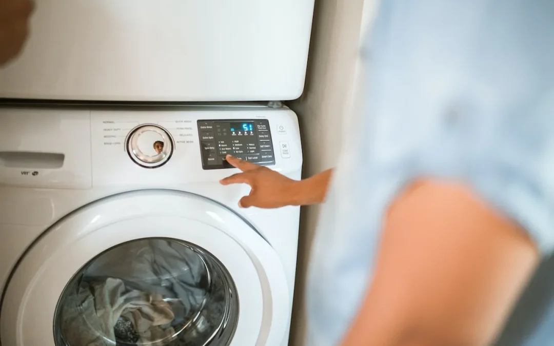 Wie wähle ich einen Fachmann für die Installation und den Anschluss meiner Waschmaschine aus?