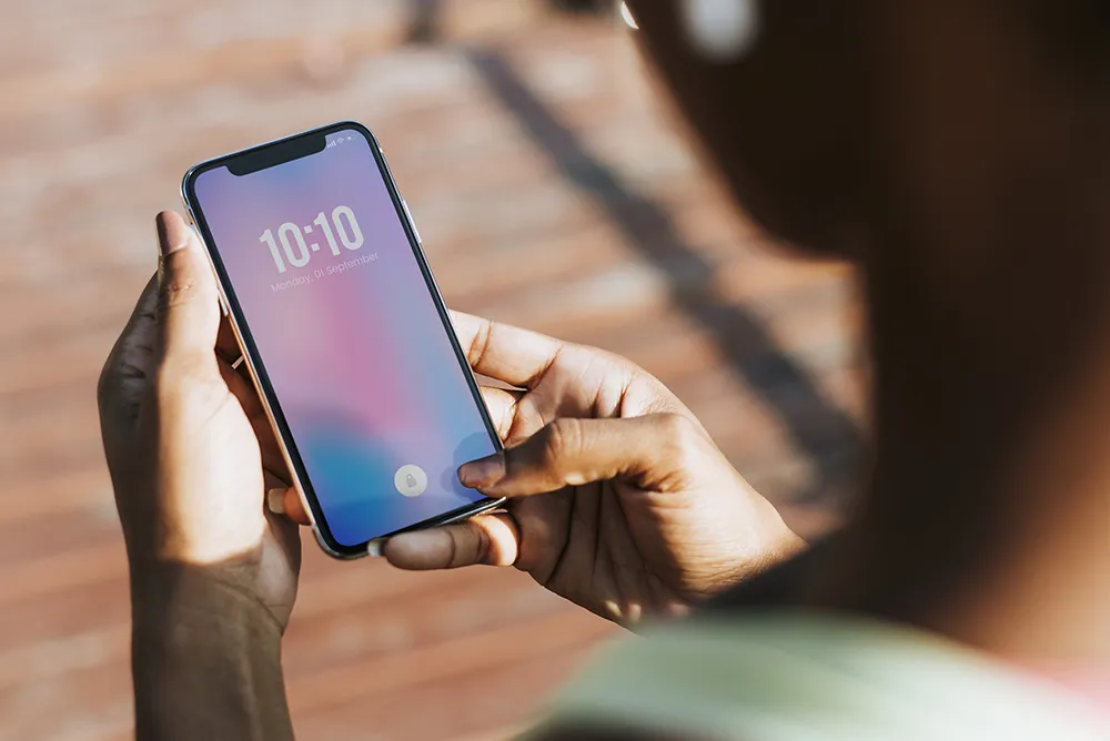 Wie kann ich mein Smartphone pflegen und reinigen?