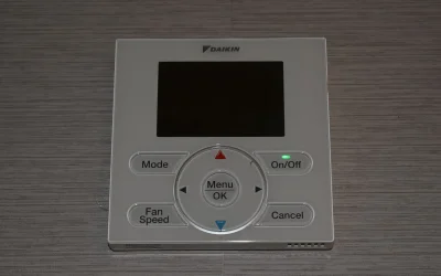 Comment prot&eacute;ger mon thermostat connect&eacute; contre les rayures et les chocs?