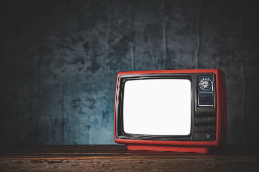 Welche Kriterien muss ich bei der Wahl der Bildqualität meines Fernsehers berücksichtigen (Kontrast, Helligkeit, Betrachtungswinkel usw.)?